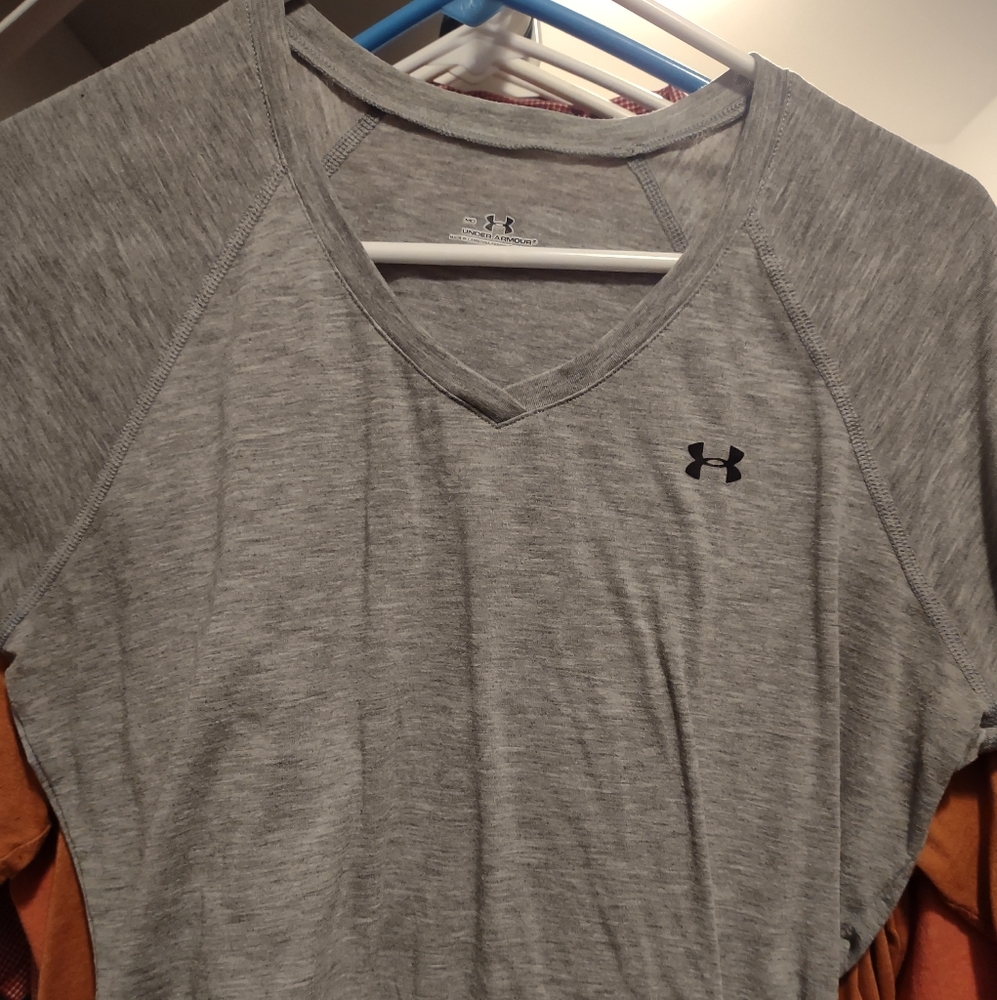 Women's Under Armour V neck